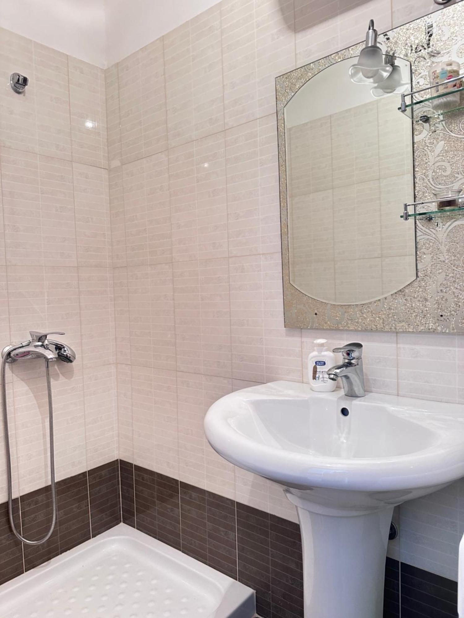 Tini Sea View Apartment Sarandë Eksteriør bilde